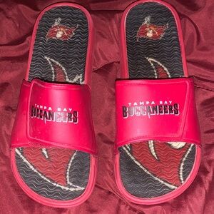 Tampa Bay Buccaneers Red Slide Sandals Large 11-12
